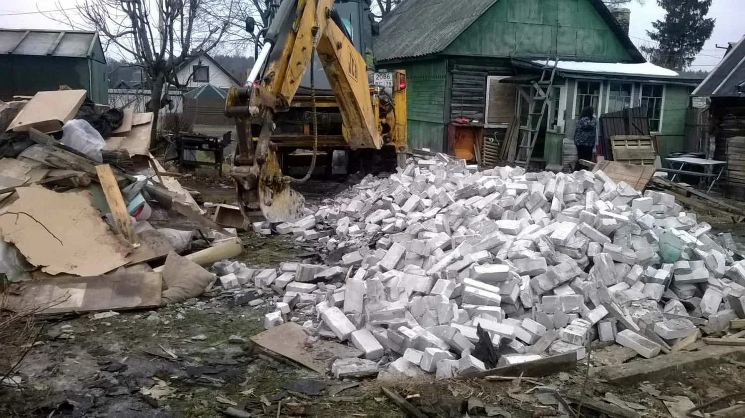 Вывоз мусора после сноса здания в Череповце от ПроМусор – цена от 5111 руб., утилизация и уборка стройотходов
