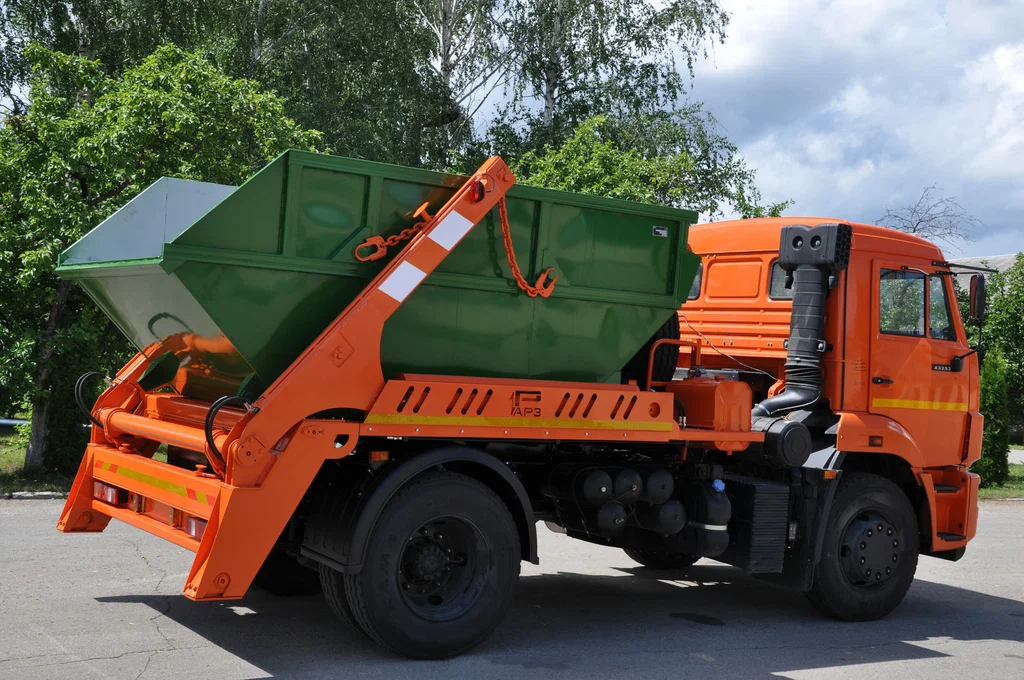 Заказ бункеровоза для вывоза мусора и отходов в Череповце в октябре