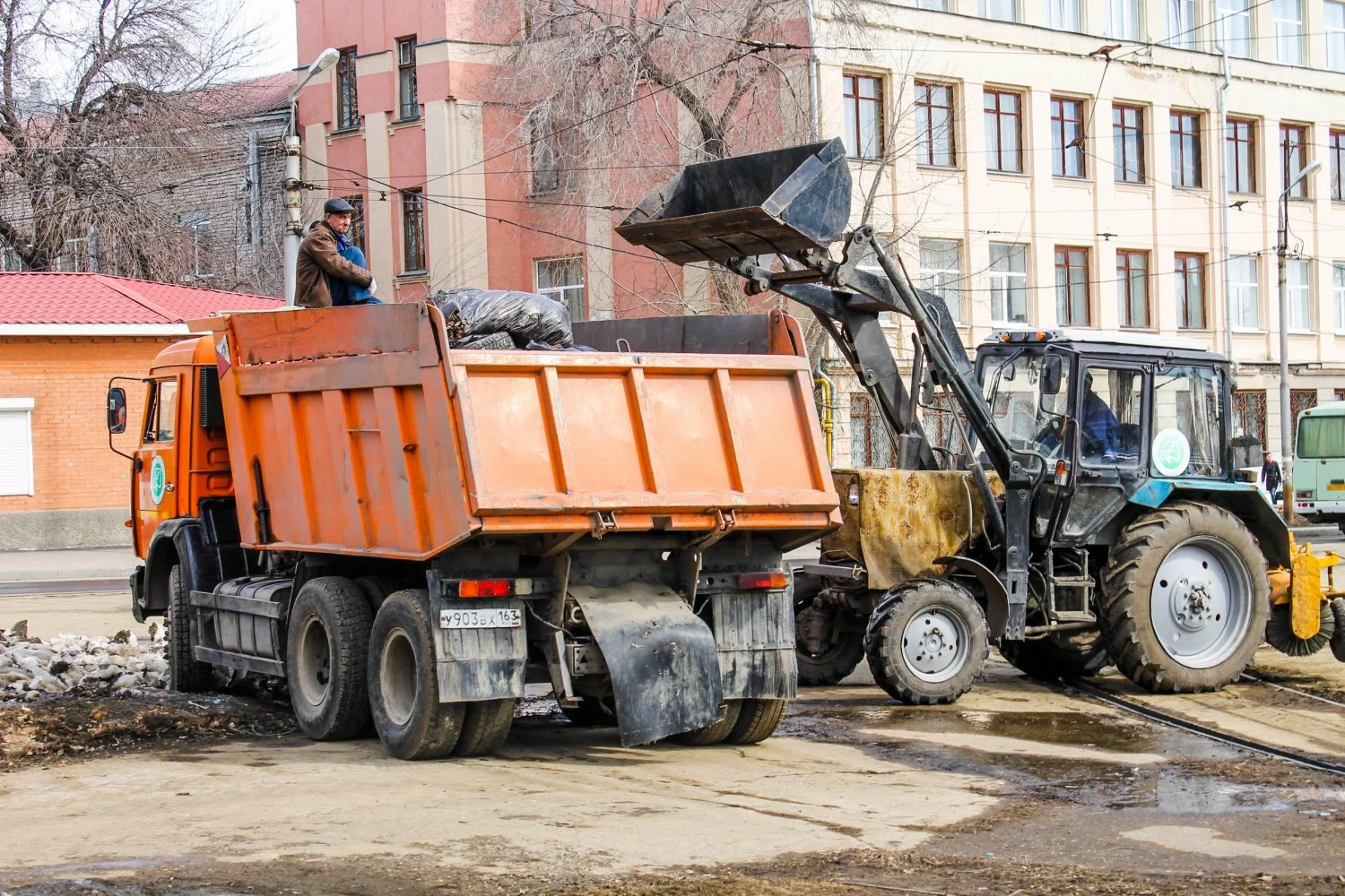 Вывоз мусора Камазом в Череповце – аренда и заказ Камаза 10 тонн от 2402 руб. в ПроМусор