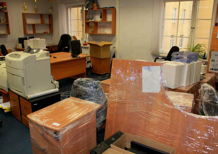 Вывоз старой офисной мебели в Череповце в октябре