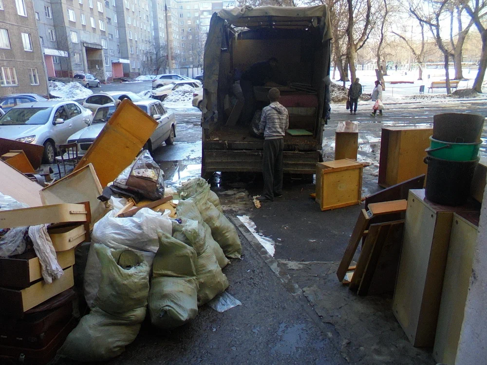 Вывоз мусора из подвала с утилизацией в Череповце в октябре