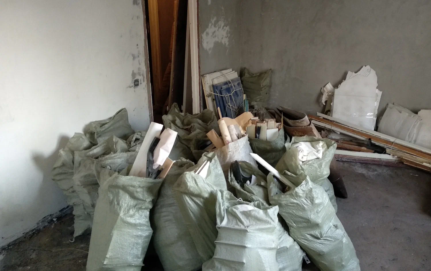 Уборка строительного мусора с вывозом и утилизацией в Череповце в октябре
